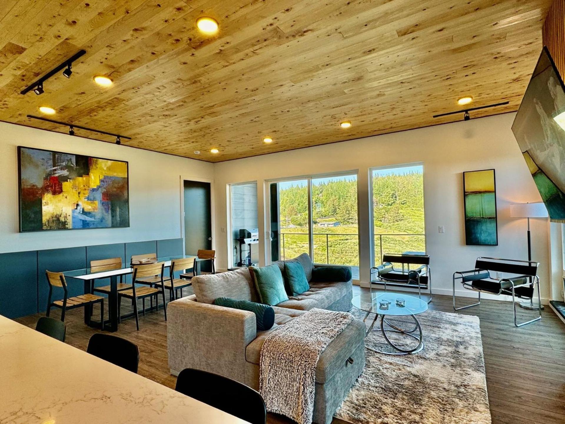The Cove At - 5 Ocean Front Apartment